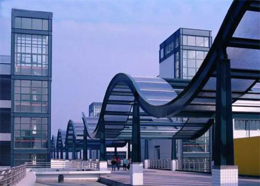 The photovoltaic industry enters the campus